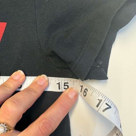 Levi's black and red classic short sleeve crewneck graphic tee women's size XS - Picture 9 of 10